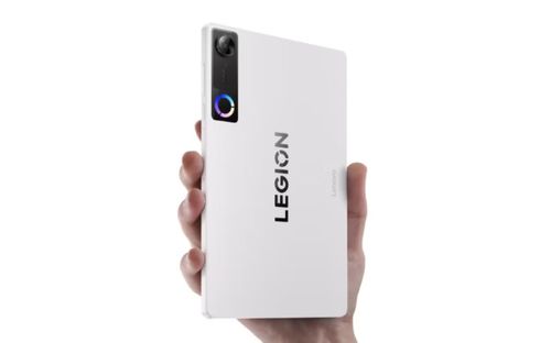 Máy tính bảng chạy hệ điều hành Android 16 và hỗ trợ các công cụ AI Tianxi của Lenovo, bao gồm trợ lý AI cá nhân và tính năng AI PadClaw. Các công cụ này cho phép xử lý AI trên thiết bị và được tối ưu hóa cho màn hình lớn.