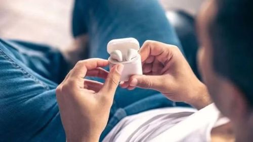 Các chuyên gia khuyến nghị lau sơ qua ít nhất một lần mỗi tuần và vệ sinh kỹ lưỡng mỗi tháng.