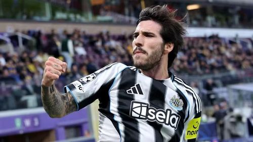 6. Sandro Tonali (Newcastle): Từng được đánh giá rất cao, nhưng Tonali mùa này không còn duy trì được tầm ảnh hưởng. Phong độ sa sút của anh là một trong những lý do khiến Newcastle chơi phập phù.