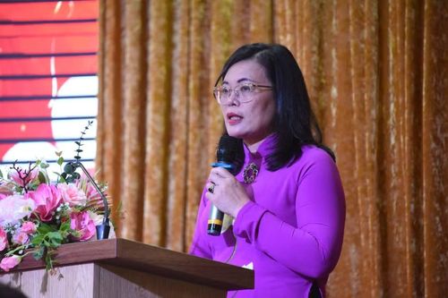 PGS.TS.BS Hoàng Thị Diễm Tuyết, Giám đốc Bệnh viện Hùng Vương.