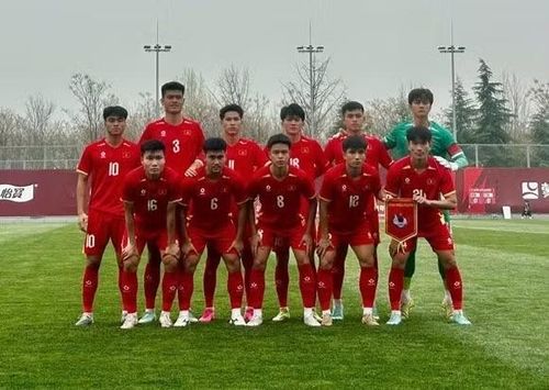 Các chuyên gia bóng đá Trung Quốc thừa nhận: "Tuyển U23 Việt Nam có nhiều pha chạm bóng hơn, nhưng sự kèm người chặt chẽ đã ngăn cản họ gia tăng tỷ số".