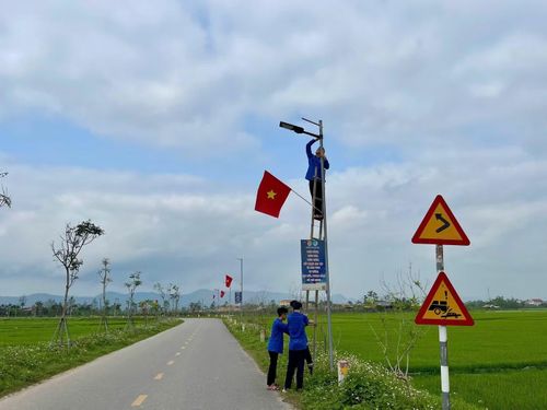 Thiết thực chào mừng kỷ niệm 95 năm Ngày thành lập Đoàn TNCS Hồ Chí Minh (26/3/1931 – 26/3/2026), các cơ sở Đoàn trên địa bàn Hà Tĩnh đã phối hợp với các đơn vị triển khai nhiều công trình ý nghĩa, trong đó có các tuyến đường sử dụng điện năng lượng mặt trời, góp phần cải thiện điều kiện sinh hoạt và đảm bảo an ninh, an toàn cho người dân. Ảnh: HN