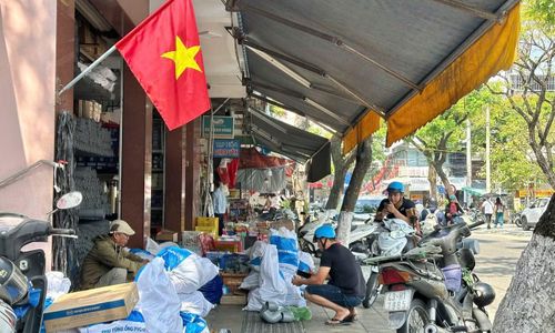 Giai đoạn 2 thực hiện trong tháng 4 với cao điểm kiểm tra, xử lý nghiêm các trường hợp cố tình vi phạm. Giai đoạn 3 duy trì tuần tra thường xuyên, ngăn chặn tái lấn chiếm.