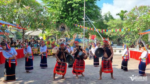 Nhờ chính sách hỗ trợ của Đảng và Nhà nước, đời sống - văn hóa đồng bào Co ở vùng cao Quảng Ngãi đang ngày phát triển. Ảnh Như Đồng