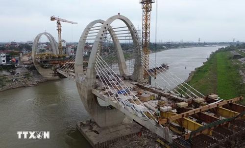 Đến cuối tháng 3, gói thầu Cầu đường bộ đạt khoảng 60% khối lượng công việc. (Ảnh: Quốc Khánh/TTXVN)