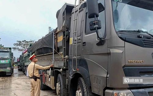 Theo đó, cán bộ đội CSGT số 6 được bố trí tại 2 cổng của dự án nhằm kiểm soát điều kiện của các phương tiện trước khi lưu thông cả ngày lẫn đêm.