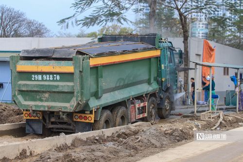 Đi kèm với tốc độ thi công dự án là sự gia tăng về mật độ của hoạt động vận tải chở đất, phế thải ra khỏi công trường. Theo đó, những vấn đề phát sinh về giao thông, môi trường trong quá trình thi công là điều khó tránh khỏi.