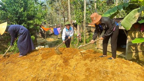 Nữ đoàn viên tham gia hoạt động thiện nguyện, góp phần lan tỏa tinh thần sẻ chia trong cộng đồng.