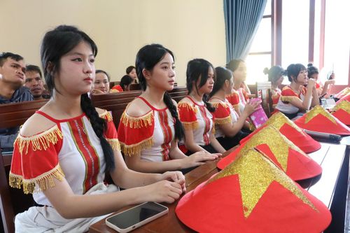 Những sân chơi văn hóa, phong trào hấp dẫn trở thành “cầu nối” thu hút nữ đoàn viên vùng cao tham gia tích cực.
