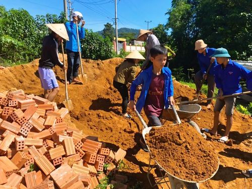 Những định kiến về giới và tính chất công việc vất vả khiến không ít nữ đoàn viên còn thiếu tự tin khi tham gia hoạt động Đoàn.