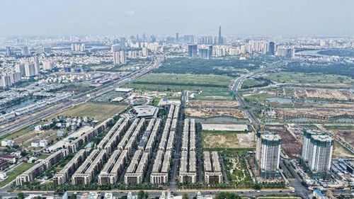  Về pháp lý, năm 2001, dự án Khu đô thị Sài Gòn Bình An được Chính phủ phê duyệt quy hoạch với tên gọi ban đầu là Khu Liên hợp Sân Golf - Thể thao và Nhà ở theo Quyết định số 57/QĐ-TTg ngày 12/01/2001. Sau đó, ngày 15/02/2017, Chính phủ có Văn bản số 224/TTg-CN chấp thuận cho điều chỉnh thành dự án đô thị với tổng diện tích hơn 117ha. Ngày 18/12/2020, tại văn bản số 155/GPXD, Sở Xây dựng TP HCM đã cấp giấy phép xây dựng cho các công trình hạ tầng kỹ thuật Khu đô thị Sài Gòn Bình An.