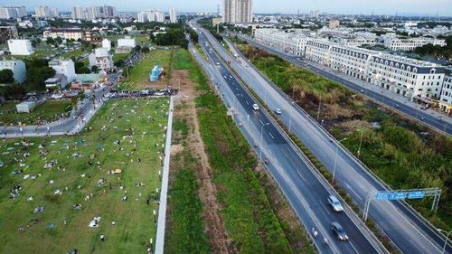  Buổi chiều, bên trong khu đô thị này người dân thường tập trung thả diều và là điểm đến thư giãn của nhiều người