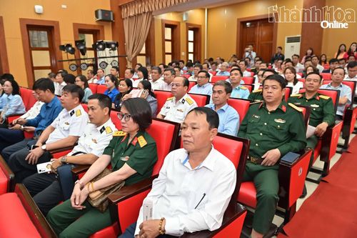 Các đại biểu tham dự hội nghị.