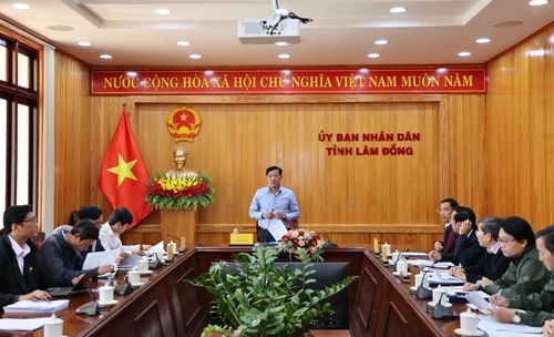 Đồng chí Lê Trọng Yên, Ủy viên Ban thường vụ Tỉnh ủy, Phó Chủ tịch Thường trực UBND tỉnh Lâm Đồng chủ trì cuộc họp