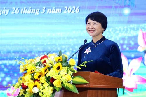Đồng chí Phạm Thị Phúc, Phó Bí thư Tỉnh ủy, Chủ tịch Ủy ban MTTQ Việt Nam tỉnh Lâm Đồng phát biểu chúc mừng nhân kỷ niệm 95 năm Ngày thành lập Đoàn TNCS Hồ Chí Minh
