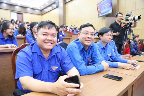 Đông đảo cán bộ, đoàn viên, thanh niên tham dự