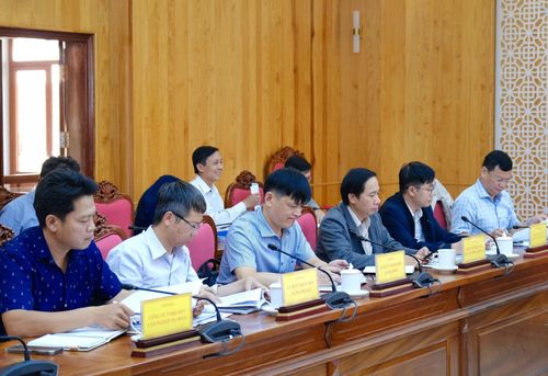 Đại diện lãnh đạo các sở, ngành và địa phương tham dự buổi làm việc