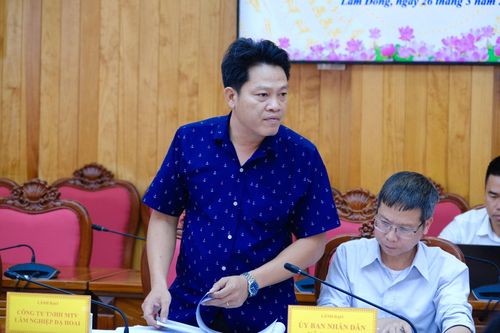 Đại diện lãnh đạo Công ty TNHH MTV Lâm nghiệp Đạ Huoai phát biểu