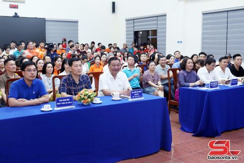 Các đại biểu dự Hội thi dân vũ.