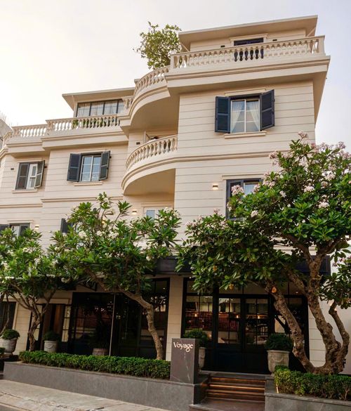 Voyage là một khoảng lặng có chủ đích, nơi trải nghiệm bắt đầu bằng sự tiết chế, trước khi hương vị lên tiếng