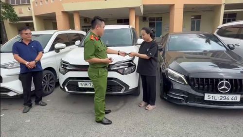 Niềm vui của các chủ xe khi nhận lại tài sản bị mất