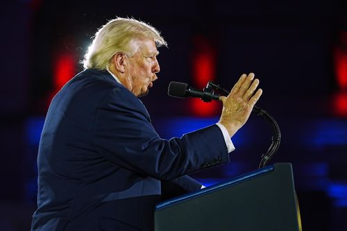 Tổng thống Donald Trump phát biểu tại tiệc gây quỹ thường niên của Ủy ban Quốc hội Đảng Cộng hòa (NRCC), ngày 25/3/2026, tại Union Station, Washington. (Ảnh: AP/Julia Demaree Nikhinson)