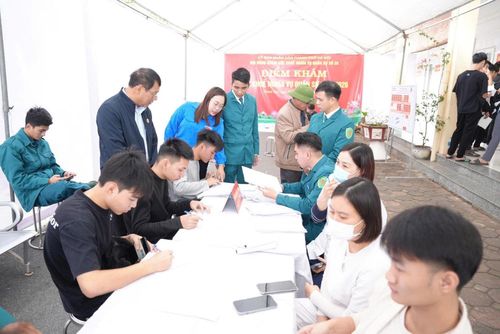 Đồng chí Nguyễn Thị Thanh Lan luôn đồng hành cùng người dân. Ảnh: PV