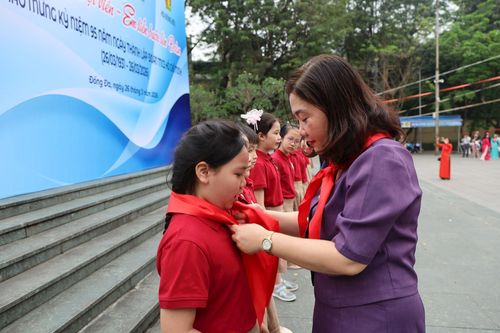 Khăn quàng đỏ thắm màu áo đội viên trong đúng dịp kỷ niệm 26-3 năm nay. Ảnh: Hoa Thành