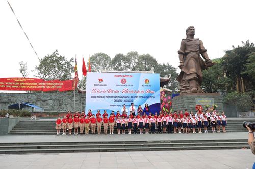 Các bạn đội viên mới. Ảnh: Hoa Thành