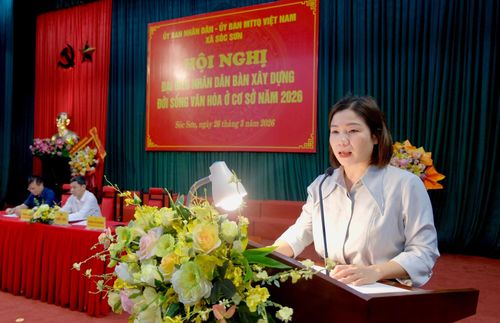 Chủ tịch Ủy ban MTTQ Việt Nam xã Sóc Sơn Nguyễn Thị Thu Hương phát biểu tại hội nghị. Ảnh: Tùng Nguyễn.