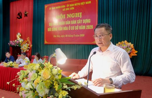 Phó Bí thư Thường trực Đảng ủy, Chủ tịch HĐND xã Sóc Sơn Vương Nguyên Minh phát biểu tại hội nghị. Ảnh: Tùng Nguyễn.