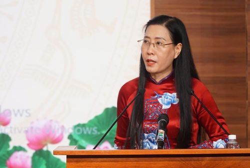  Bà Bùi Thị Quỳnh Vân phát biểu tại hội nghị. 