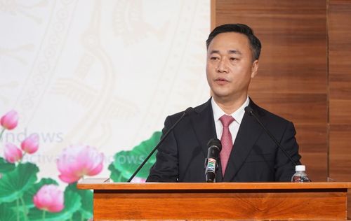  Ông Nguyễn Việt Hùng phát biểu nhận nhiệm vụ. 