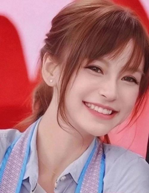Nhan sắc thuở mới vào nghề của AngelaBaby không khỏi làm xao xuyến hàng ngàn khán giả.