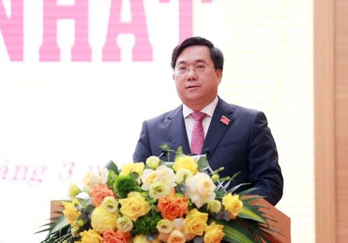 Ông Trần Duy Đông, Ủy viên dự khuyết Trung ương Đảng, Phó Bí thư Tỉnh ủy tỉnh Phú Thọ, Chủ tịch UBND tỉnh Phú Thọ phát biểu tại kỳ họp. (Ảnh: Ngọc Kiên).