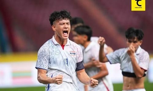 Trung vệ Wichan Inaram bị chấn thương sau pha va chạm ở trận đấu với U23 Trung Quốc.