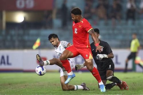 “Tiền đạo gốc Brazil của tuyển Việt Nam sau thời gian dài chấn thương đã trở lại thi đấu, nhưng thể trạng không còn như trước.