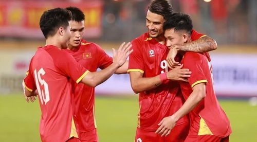 Đội tuyển Việt Nam vừa có chiến thắng dễ dàng 3-0 trước Bangladesh ở trận giao hữu ngày 27/3 trên sân vận động Hàng Đẫy.