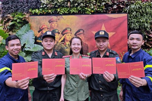 Ngay sau lễ phát động, hơn 1.000 cán bộ, đoàn viên CATP và cổ động viên Câu lạc bộ Bóng đá Công an Hà Nội đã tham gia hiến máu tình nguyện.