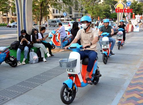 Đông đảo người dân sử dụng xe đạp điện sau khi TP Hồ Chí Minh triển khai từ ngày 15/3/2026. Ảnh: Mạnh Linh/Báo Tin tức và Dân tộc
