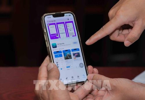 Ứng dụng hỗ trợ ngư dân ghi nhận, báo cáo, theo dõi các loài động vật biển; cung cấp dữ liệu kịp thời, chính xác, góp phần bảo tồn đa dạng sinh học và quản lý nguồn lợi hiệu quả. Ảnh: Phan Phương – TTXVN