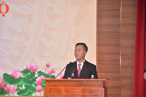 Ông Nguyễn Việt Hùng phát biểu nhận nhiệm vụ tại hội nghị.