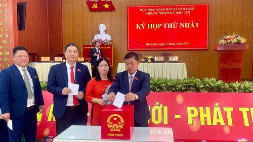 Kỳ họp đã tiến hành bầu các chức danh lãnh đạo chủ chốt của HĐND và UBND xã nhiệm kỳ 2026-2031