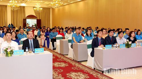 Các đại biểu dự hội nghị.