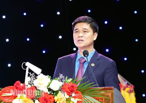 Đồng chí Ngọ Duy Hiểu, Phó Chủ tịch Tổng LĐLĐ Việt Nam phát biểu chỉ đạo tại hội nghị.