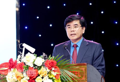 Đồng chí Nguyễn Hải Long, Tỉnh ủy viên, Phó Chủ tịch Ủy ban MTTQ Việt Nam tỉnh, Chủ tịch LĐLĐ tỉnh phát động phong trào thi đua năm 2026.