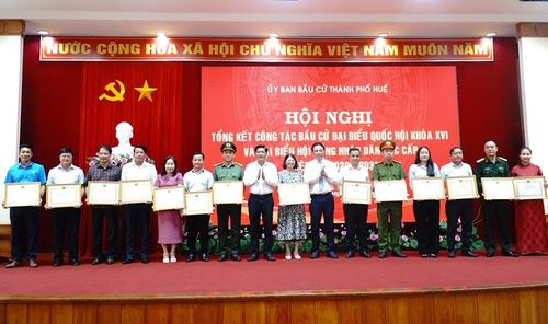 Lãnh đạo thành phố tặng Bằng khen cho các tập thể có thành tích xuất sắc trong công tác bầu cử ĐBQH khóa XVI và đại biểu HĐND các cấp, nhiệm kỳ 2026 - 2031