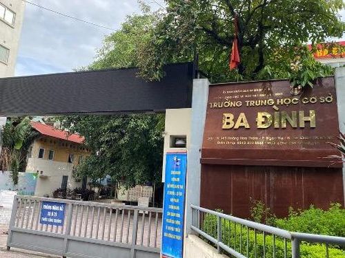 Trường THCS Ba Đình. 