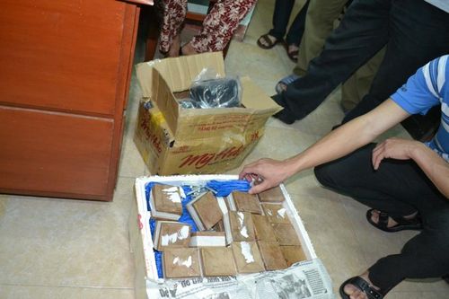 Tang vật thuốc nổ, kíp nổ được thu giữ