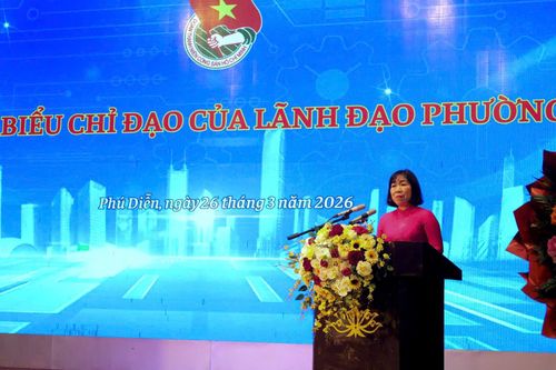 Phó Bí thư thường trực Đảng ủy phường Phú Diễn Hoàng Thị Thủy phát biểu chỉ đạo. Ảnh: QA